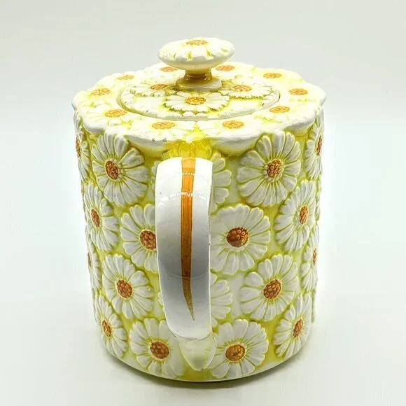 Brinn's Daisy Ceramic Vintage Tea Pot - Picture 3 of 9